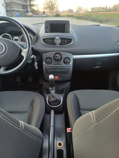 Renault Clio 1.2 16V 5 porte Dynamique (16)