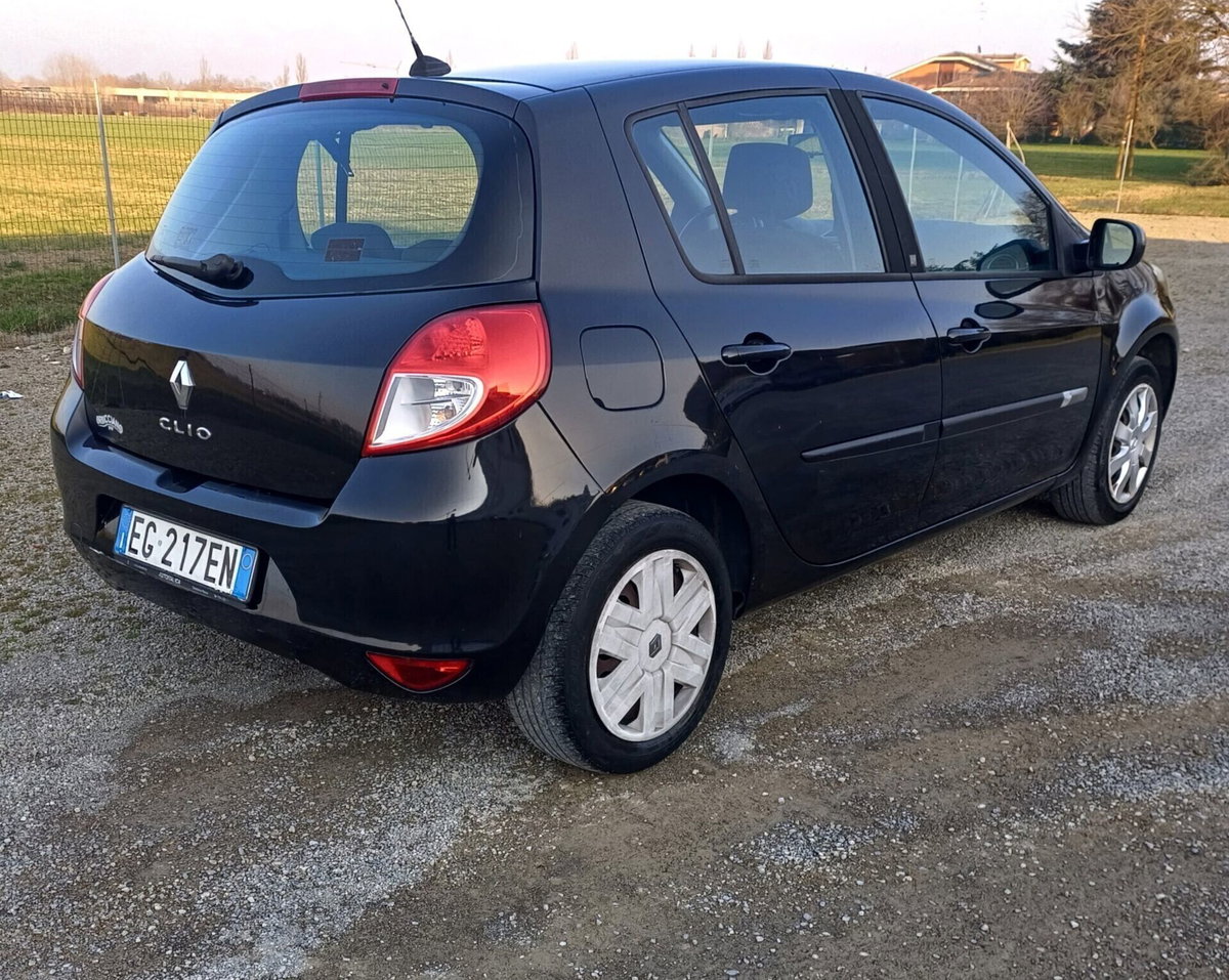 Renault Clio 1.2 16V 5 porte Dynamique (8)