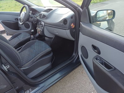Renault Clio 1.2 16V 5 porte Luxe (10)