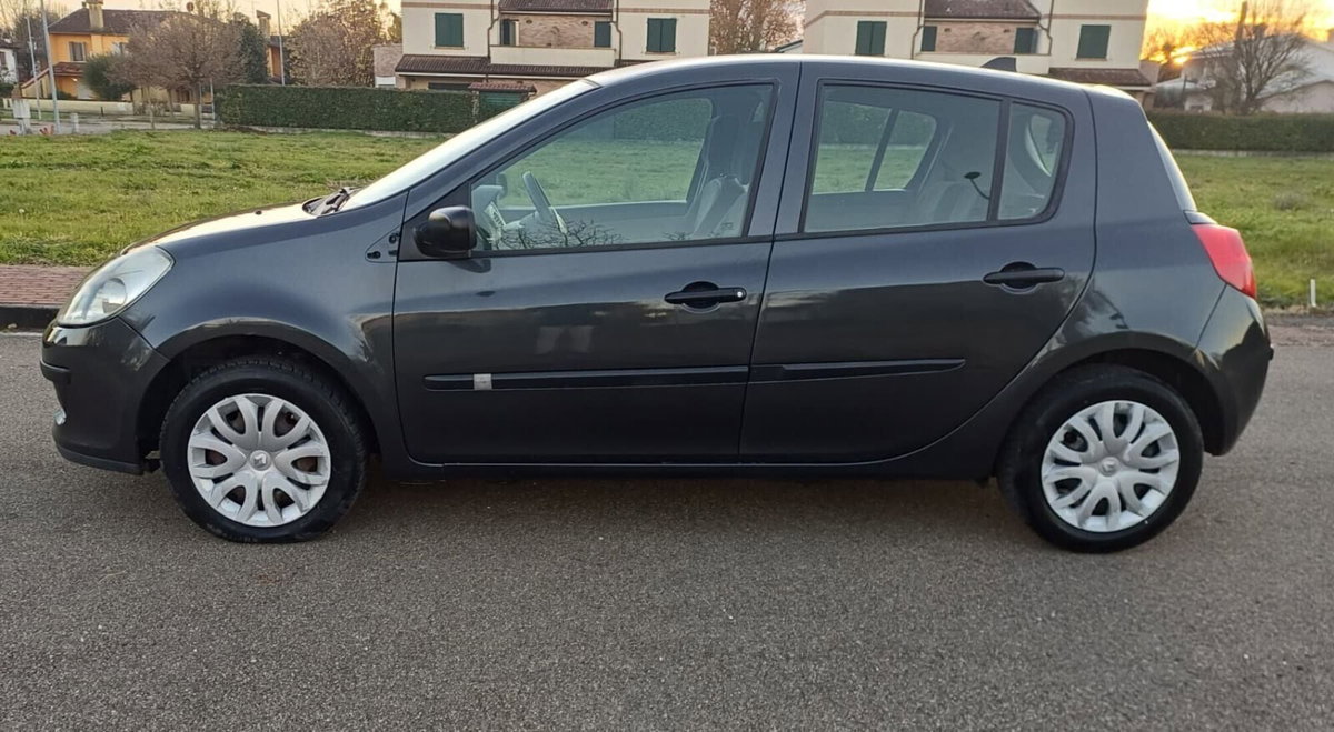 Renault Clio 1.2 16V 5 porte Luxe (12)