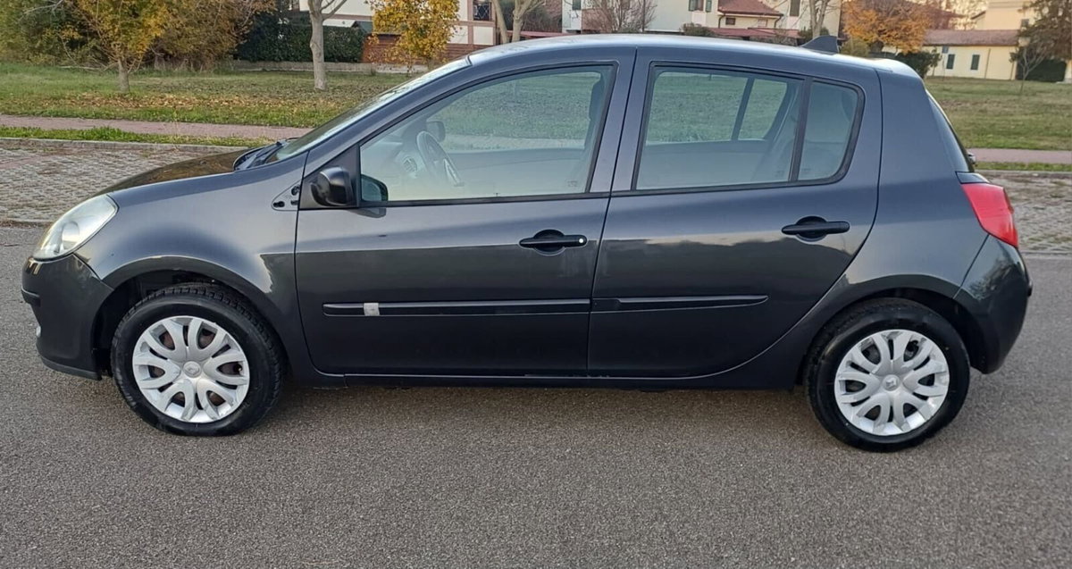 Renault Clio 1.2 16V 5 porte Luxe (13)