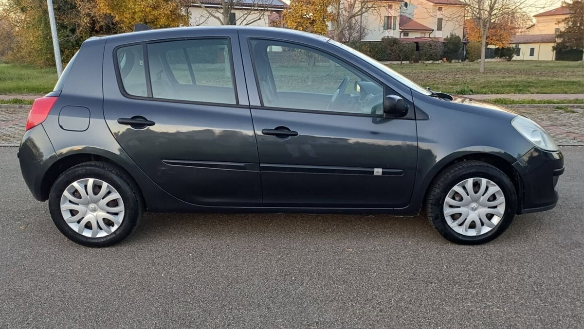 Renault Clio 1.2 16V 5 porte Luxe (14)