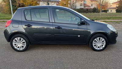Renault Clio 1.2 16V 5 porte Luxe (14)