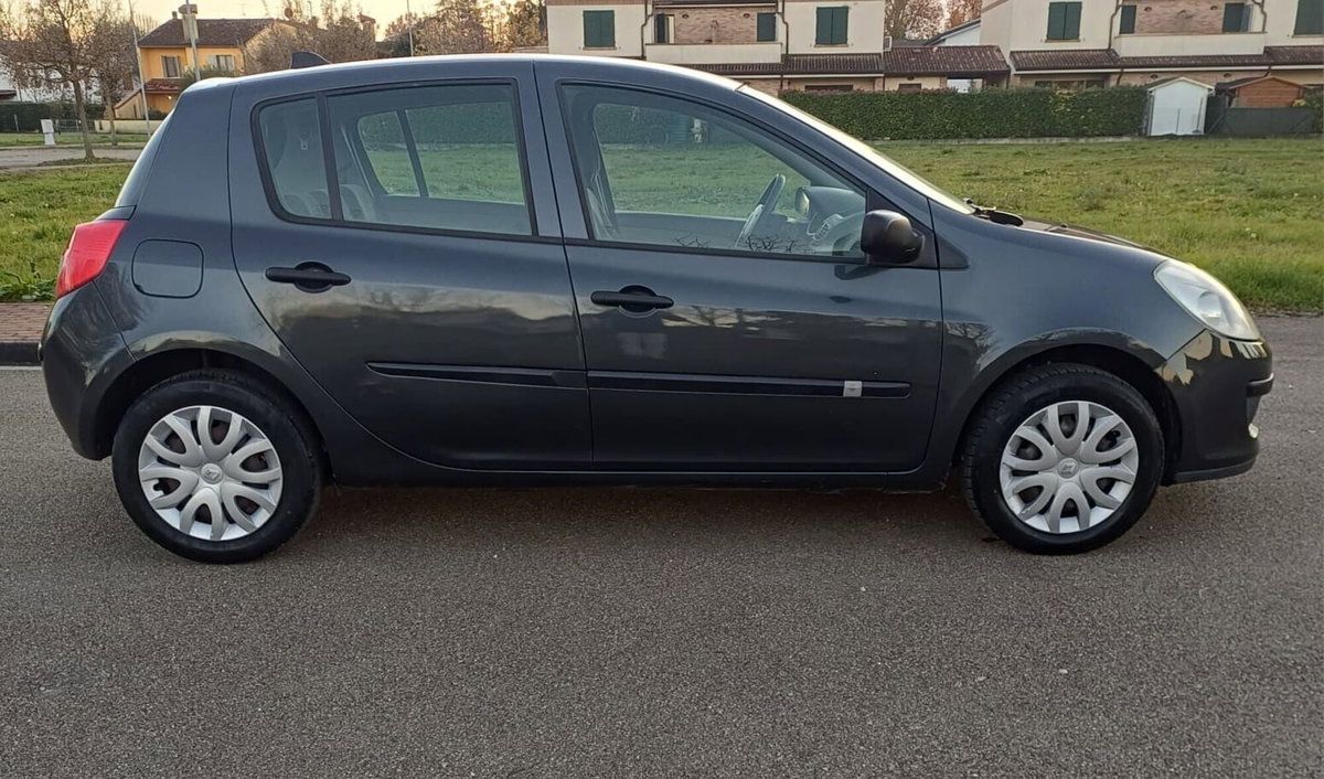 Renault Clio 1.2 16V 5 porte Luxe (15)