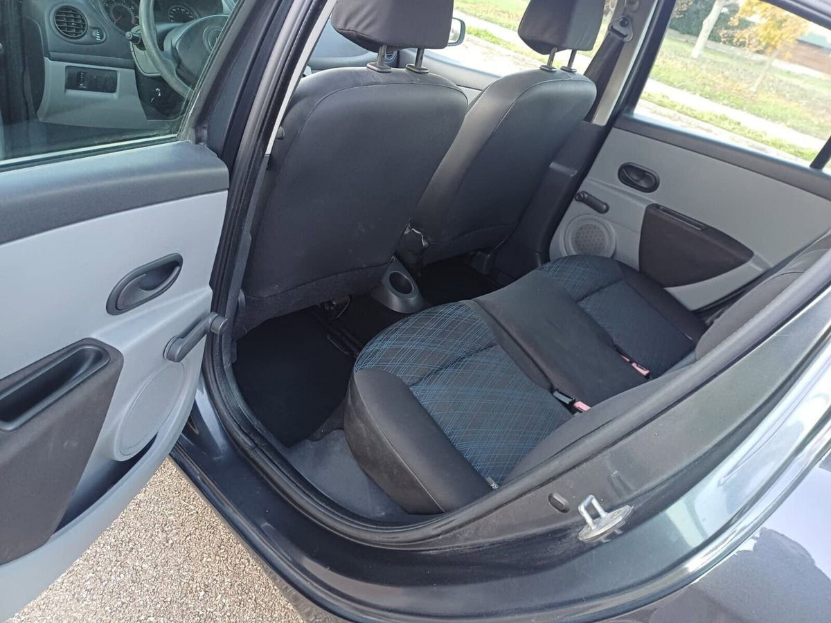 Renault Clio 1.2 16V 5 porte Luxe (19)