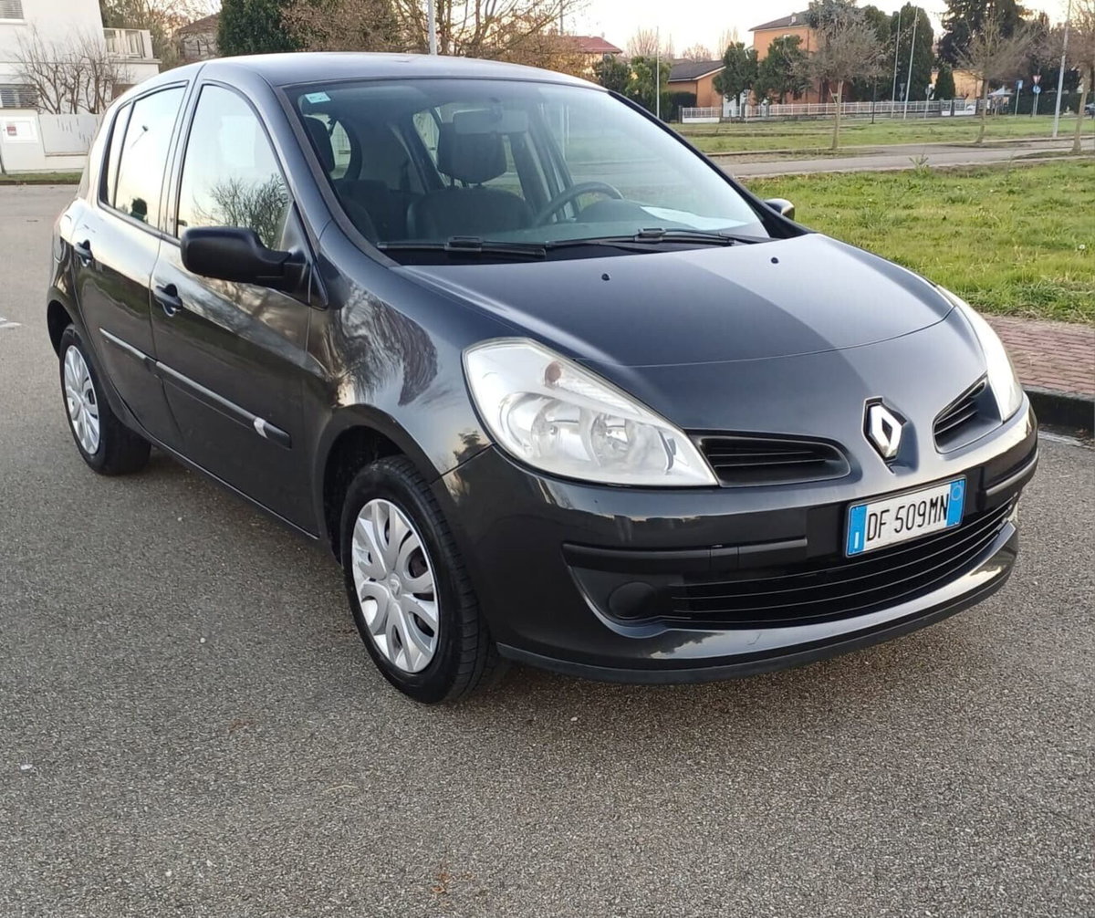 Renault Clio 1.2 16V 5 porte Luxe (2)