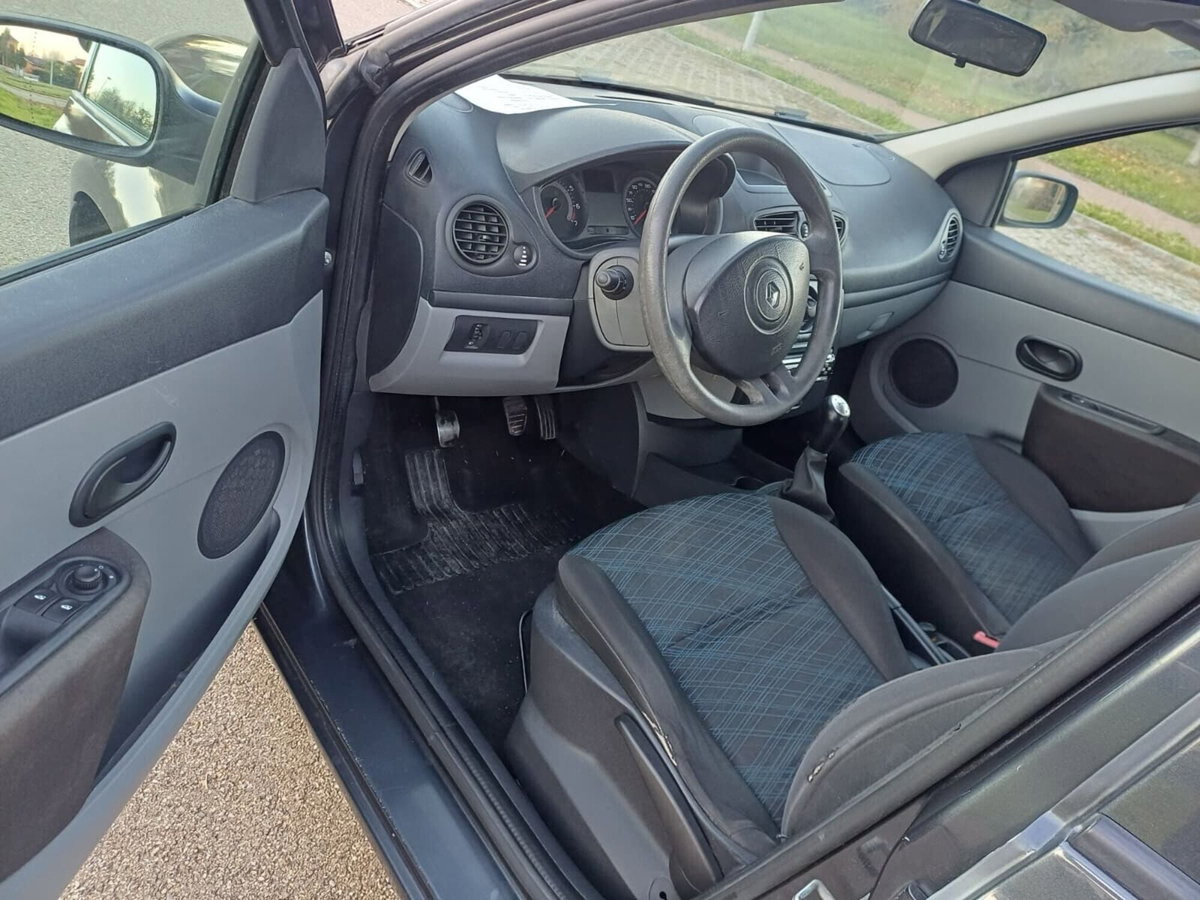 Renault Clio 1.2 16V 5 porte Luxe (7)
