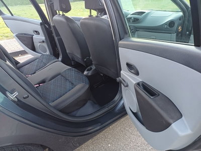 Renault Clio 1.2 16V 5 porte Luxe (8)