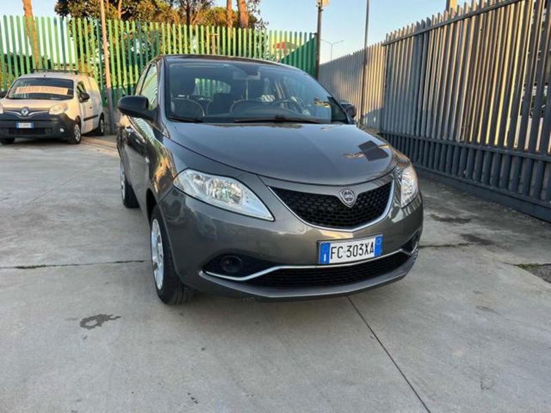 Lancia Ypsilon 0.9 TwinAir 85 CV 5 porte Metano Ecochic Platinum