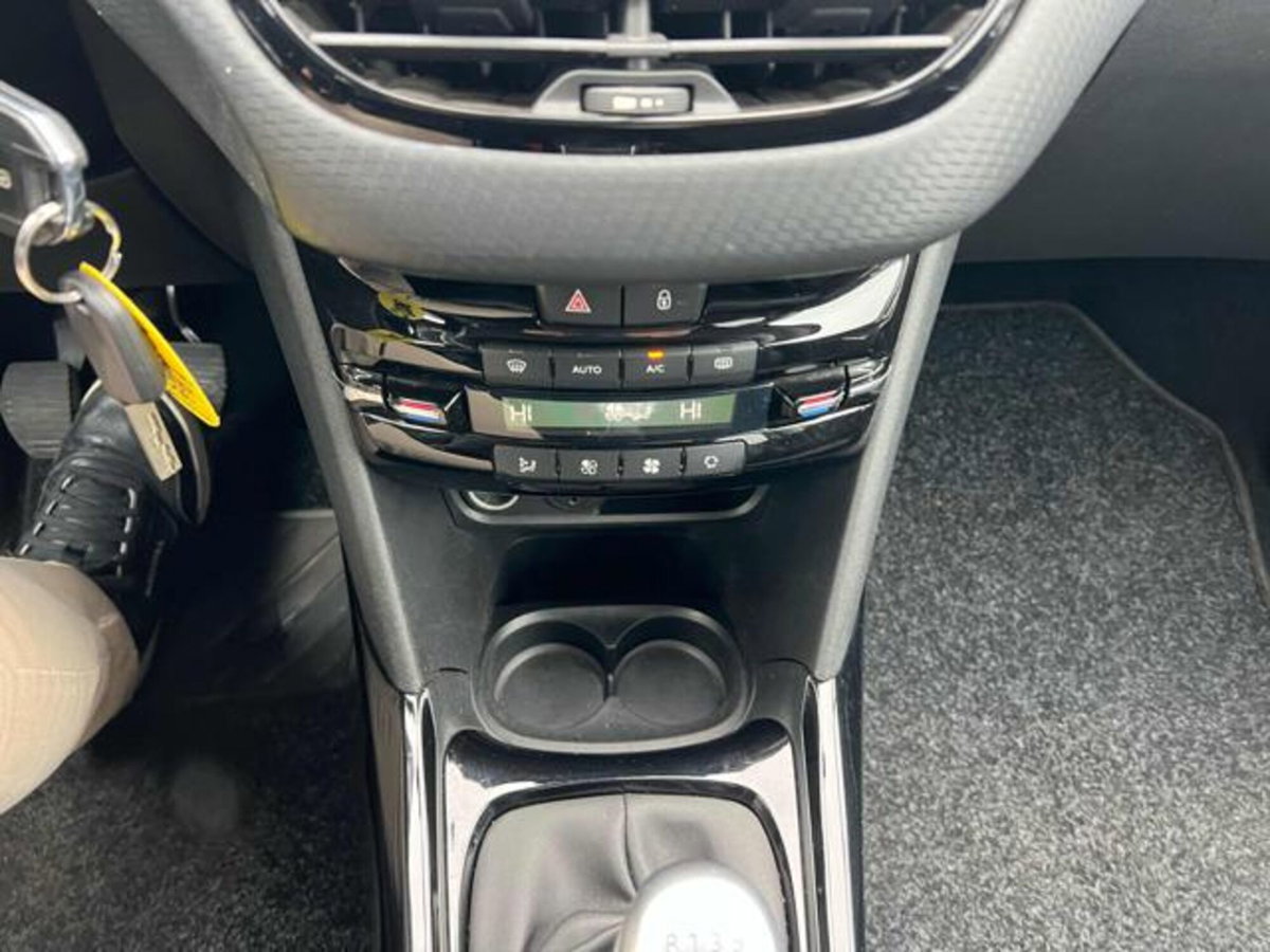 Peugeot 2008 120 S&S Allure (11)