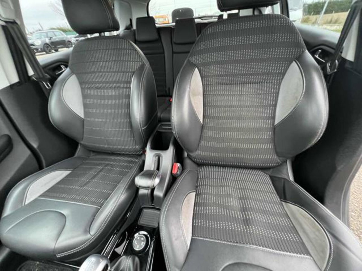 Peugeot 2008 120 S&S Allure (12)