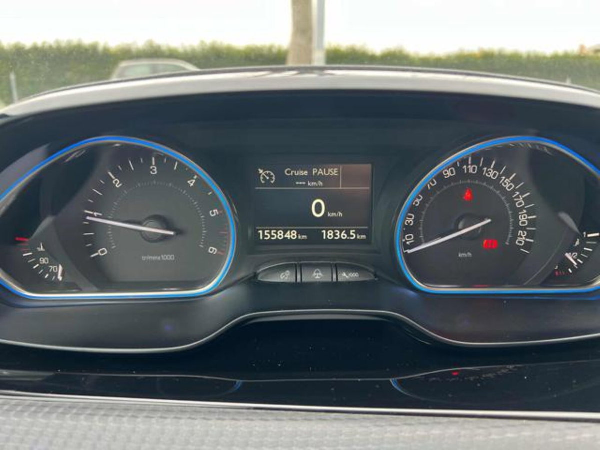 Peugeot 2008 120 S&S Allure (8)