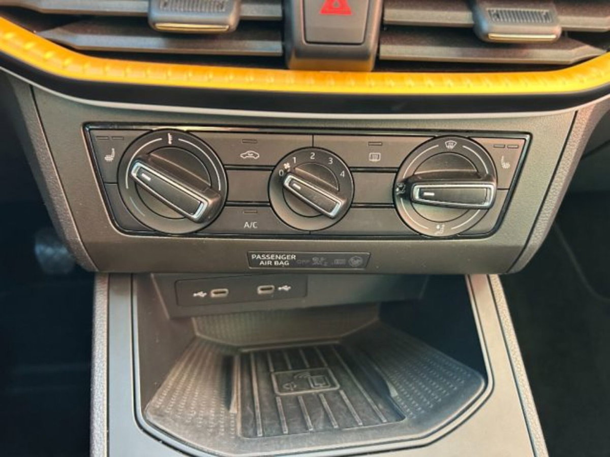SEAT Ibiza 1.0 TGI 5 porte Business (11)