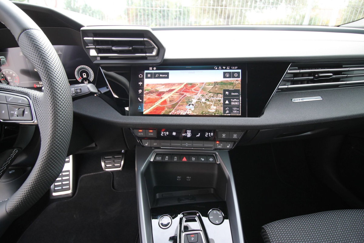 Audi A3 allstreet 1.5 tfsi mhev Identity Contrast 150cv s-tronic (12)