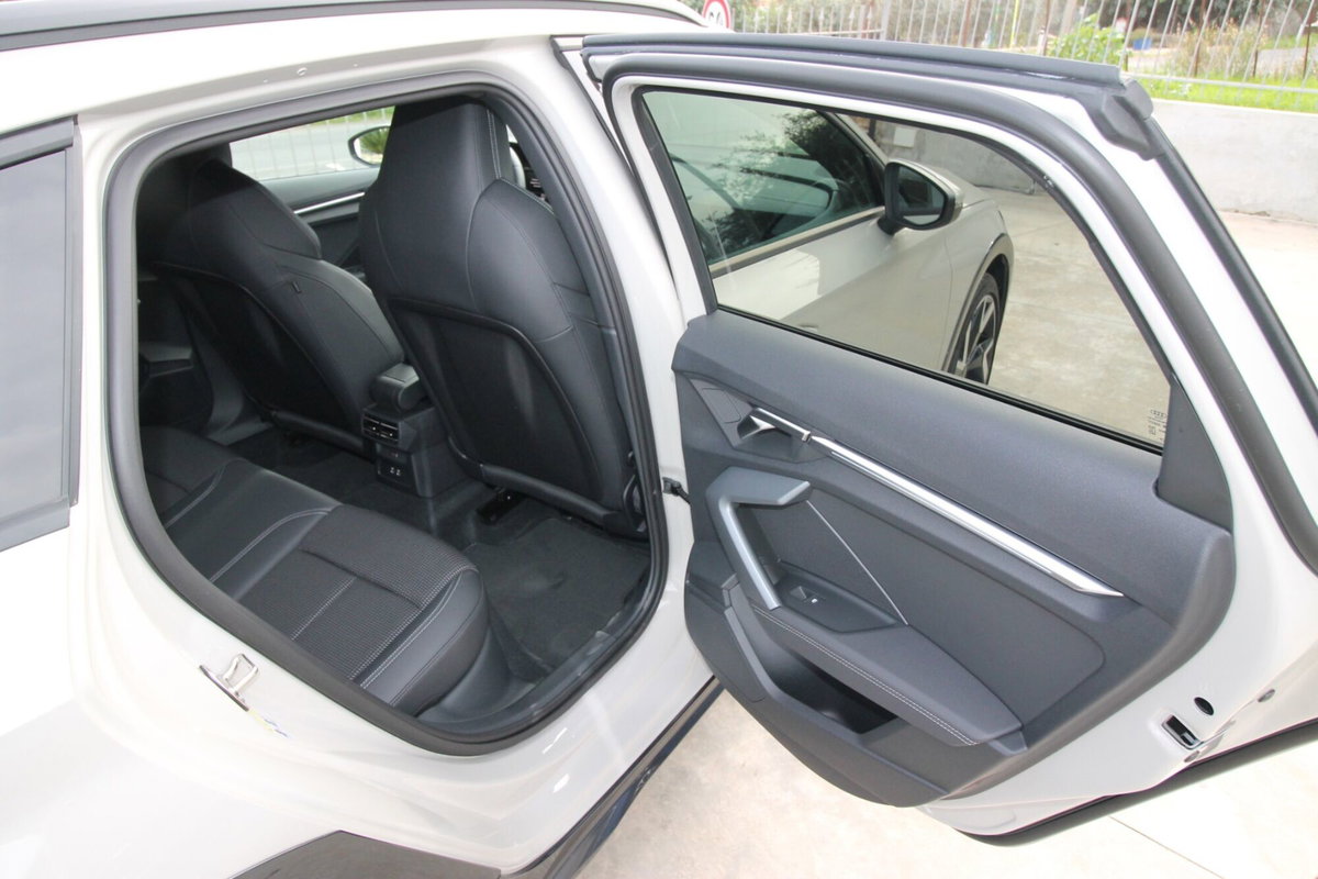 Audi A3 allstreet 1.5 tfsi mhev Identity Contrast 150cv s-tronic (17)