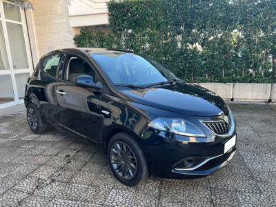 Lancia Ypsilon 1.0 FireFly 5 porte S&S Hybrid Ecochic A. Ferretti usata