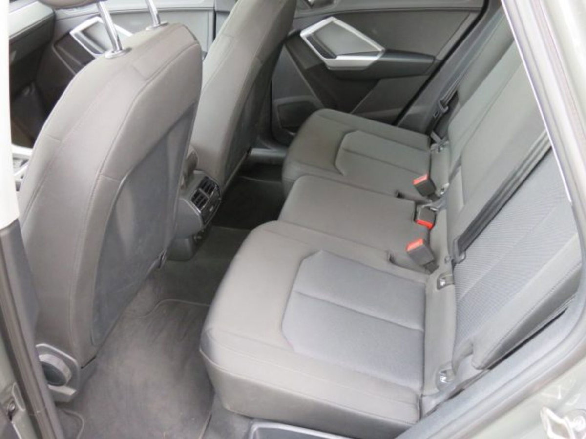 Audi Q3 35 TDI quattro S tronic Business (18)