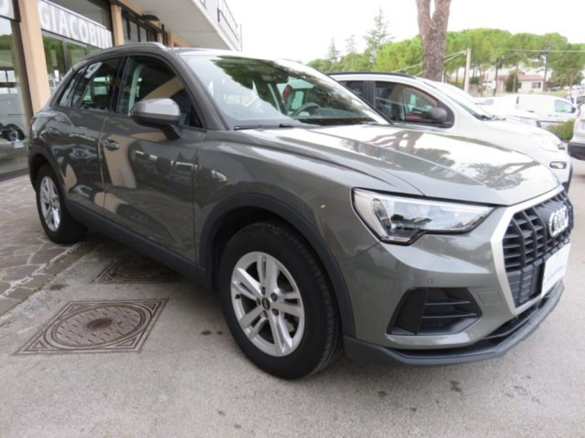 Audi Q3 35 TDI quattro S tronic Business (2)