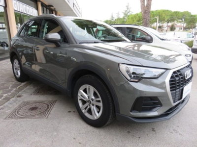 Audi Q3 35 TDI quattro S tronic Business (2)