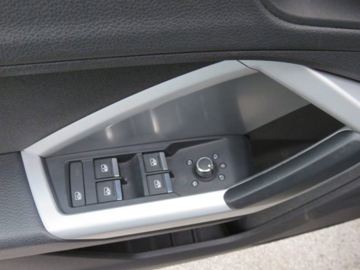 Audi Q3 35 TDI quattro S tronic Business (8)