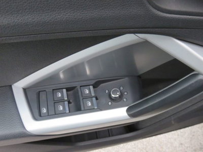 Audi Q3 35 TDI quattro S tronic Business (8)