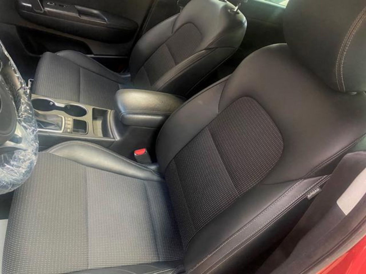 Kia Sportage 1.7 CRDI 141 CV DCT7 2WD Business Class (15)