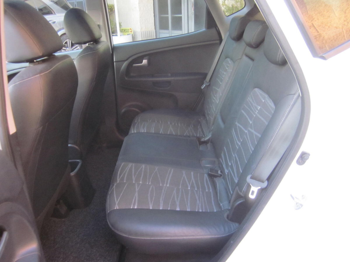 Kia Venga 1.4 CVVT Cool (12)