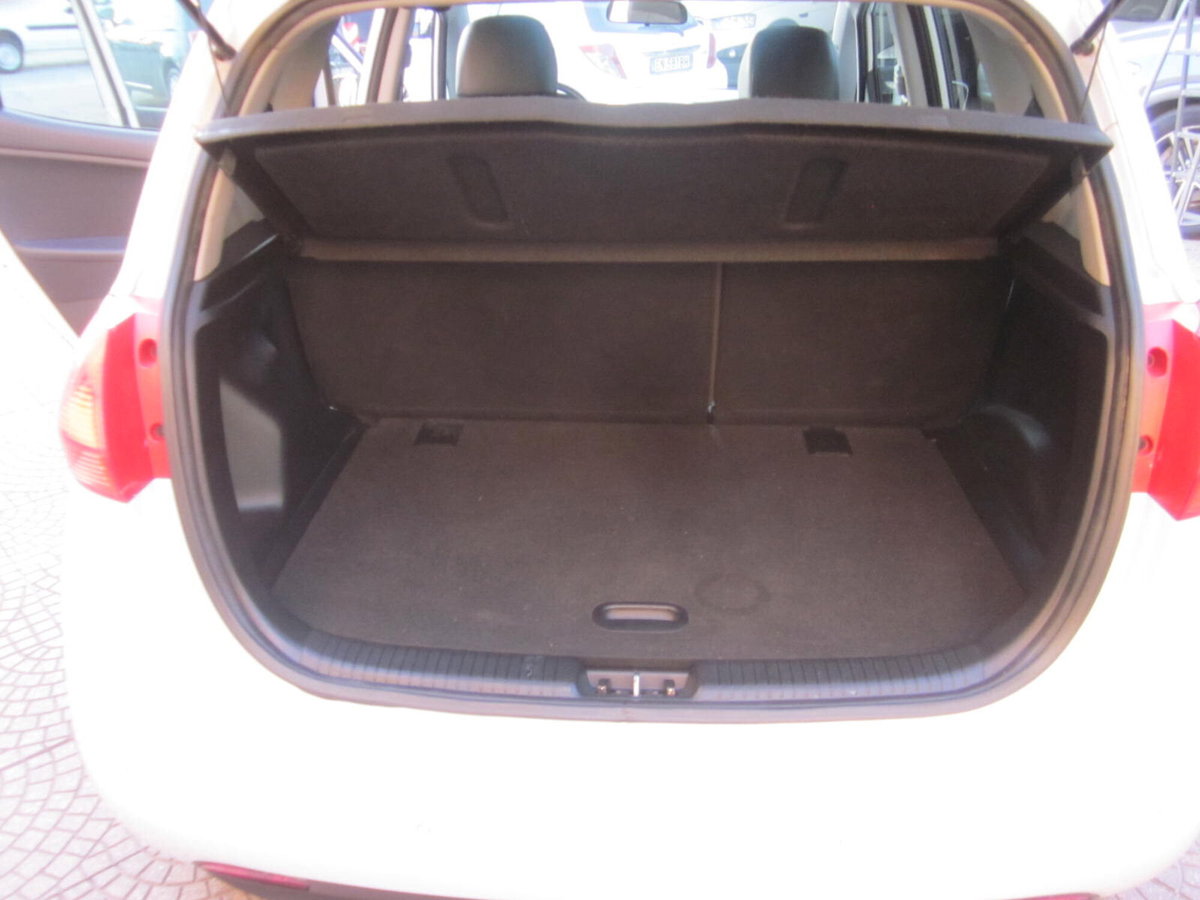 Kia Venga 1.4 CVVT Cool (13)