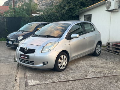 Toyota Yaris 1.D-4D 5 porte Sol usata