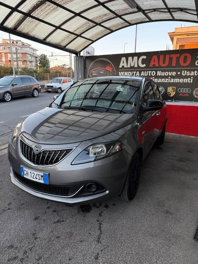 Lancia Ypsilon 1.0 FireFly 5 porte S&S Hybrid Ecochic Silver usata