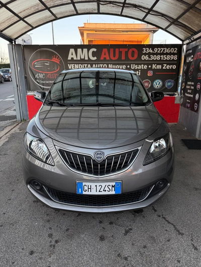 Lancia Ypsilon 1.0 FireFly 5 porte S&S Hybrid Ecochic Silver usata