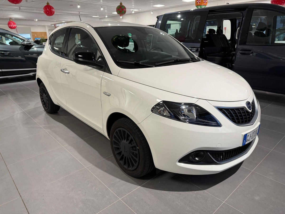 Lancia Ypsilon 1.0 FireFly 5 porte S&S Hybrid Ecochic Silver