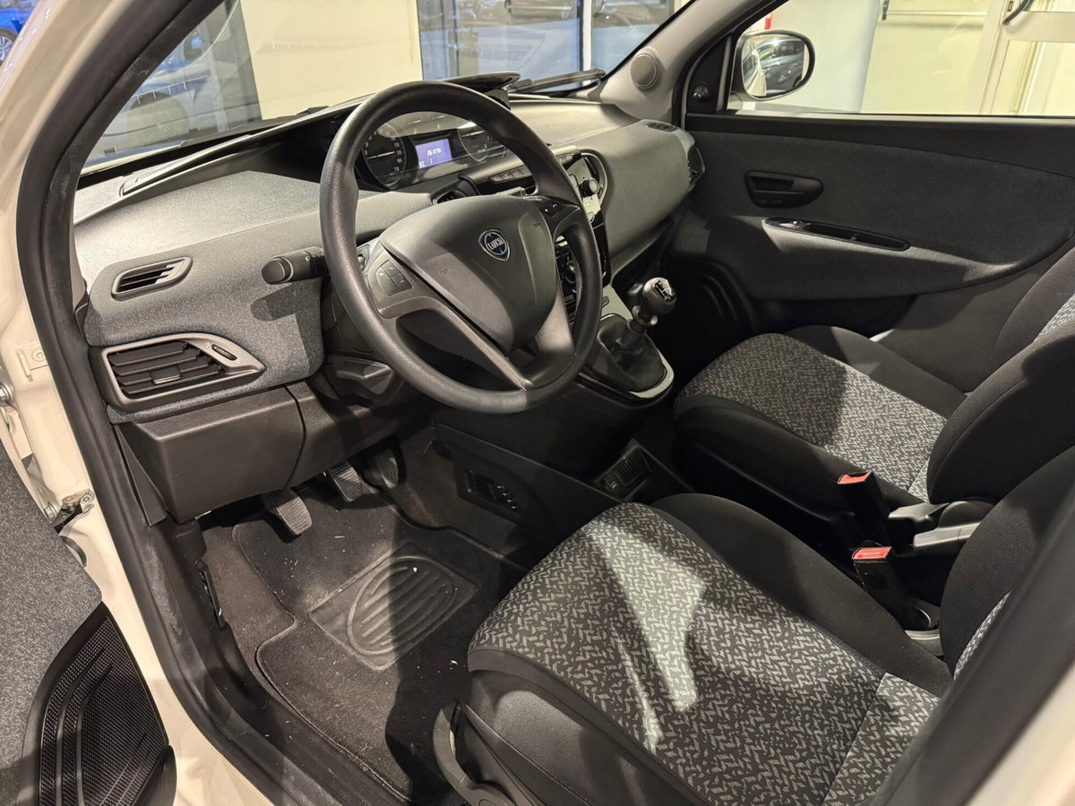 Lancia Ypsilon 1.0 FireFly 5 porte S&S Hybrid Ecochic Silver (10)