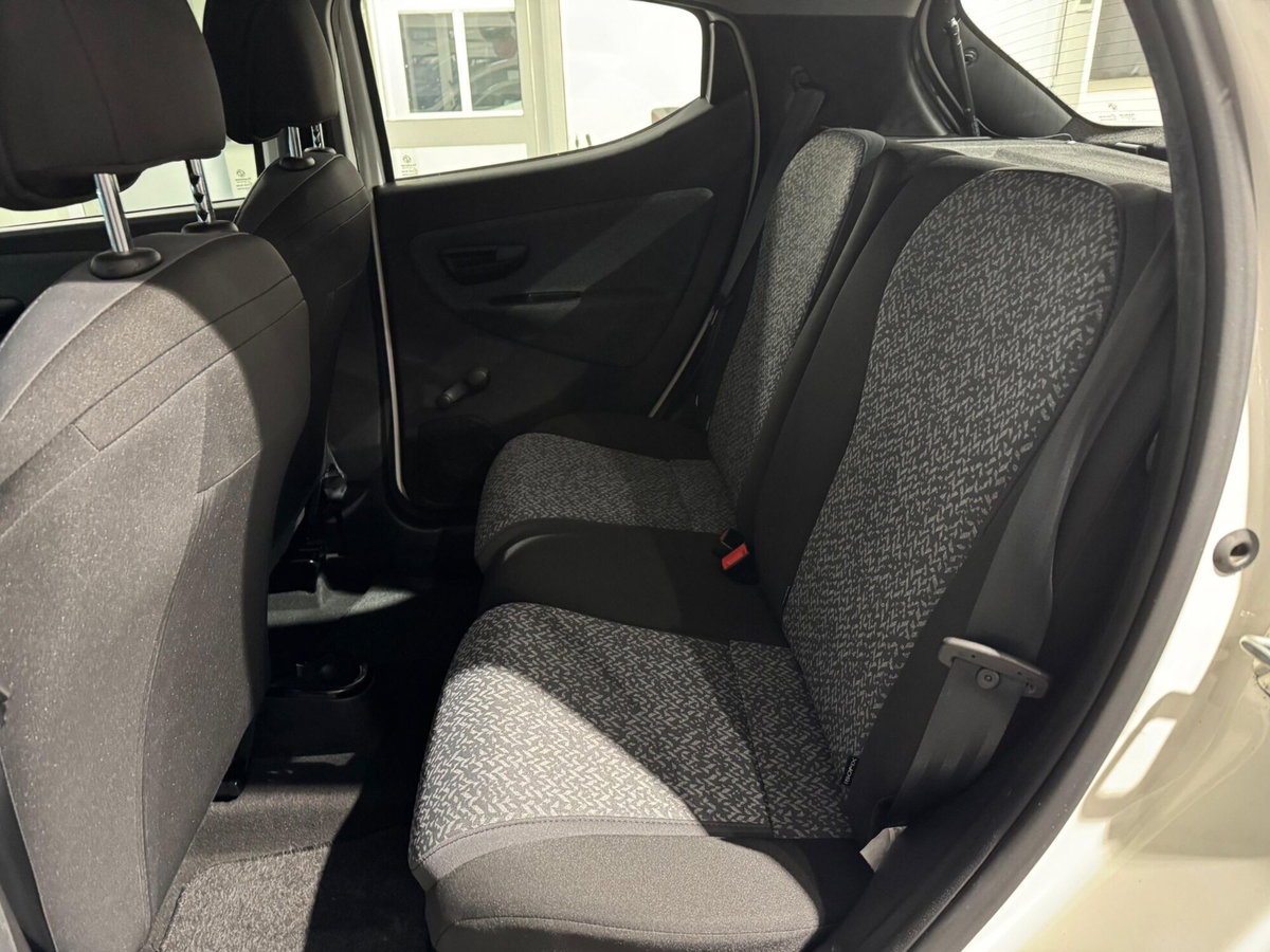 Lancia Ypsilon 1.0 FireFly 5 porte S&S Hybrid Ecochic Silver (14)