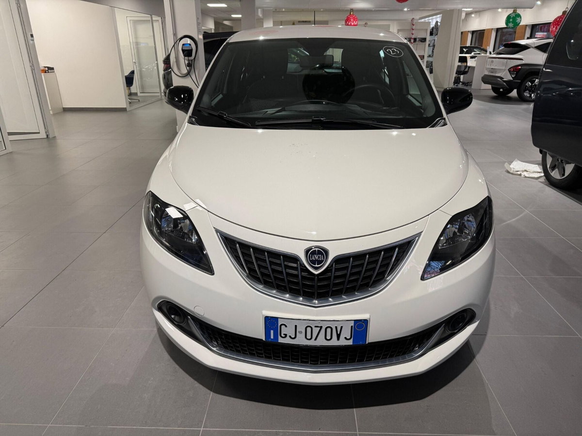 Lancia Ypsilon 1.0 FireFly 5 porte S&S Hybrid Ecochic Silver (2)
