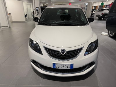 Lancia Ypsilon 1.0 FireFly 5 porte S&S Hybrid Ecochic Silver (2)