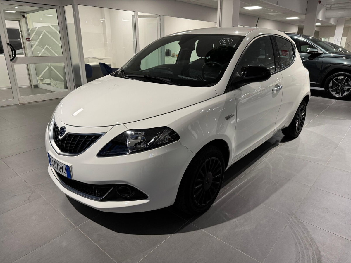 Lancia Ypsilon 1.0 FireFly 5 porte S&S Hybrid Ecochic Silver (3)