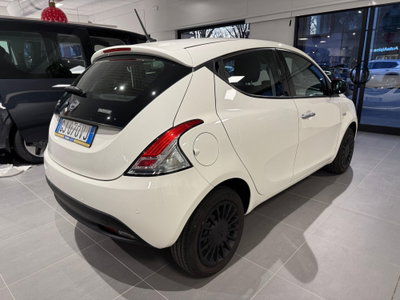 Lancia Ypsilon 1.0 FireFly 5 porte S&S Hybrid Ecochic Silver (4)