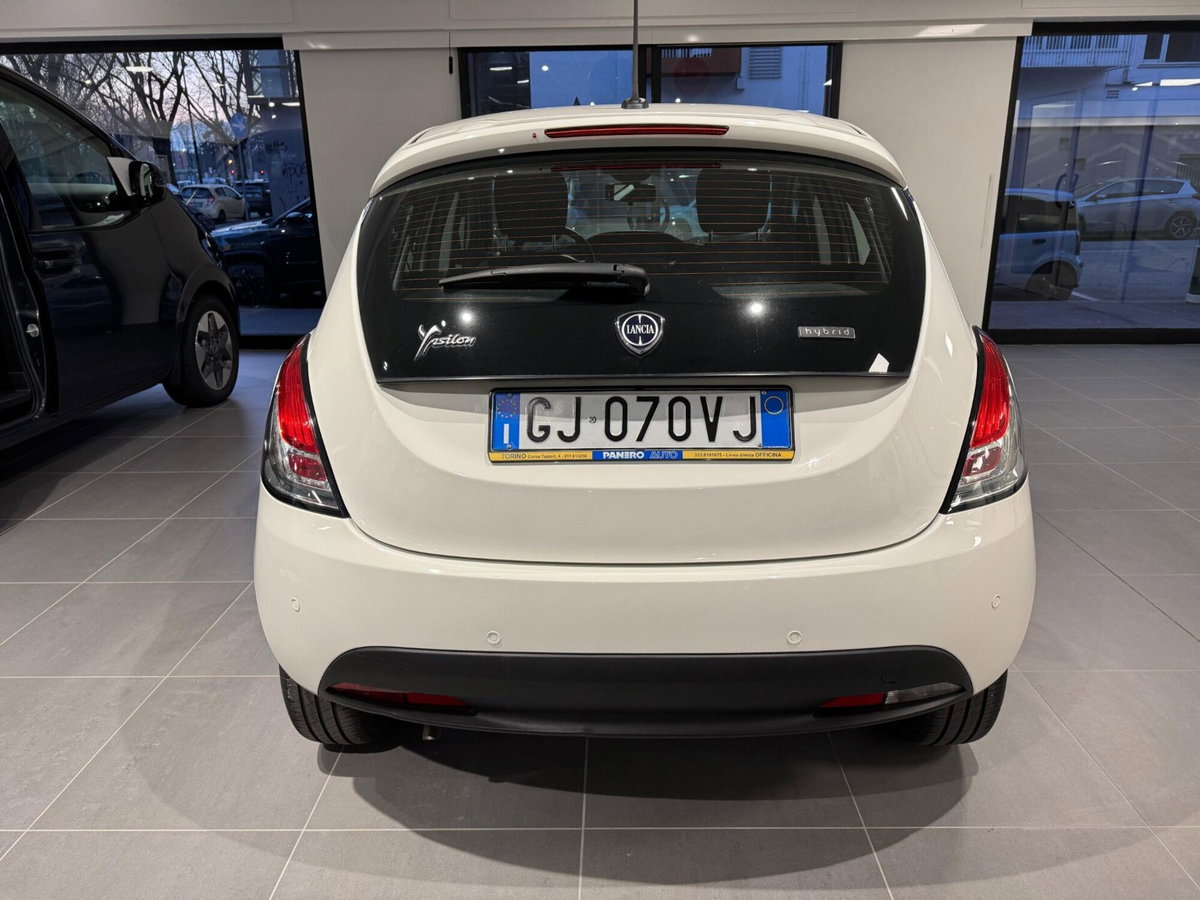 Lancia Ypsilon 1.0 FireFly 5 porte S&S Hybrid Ecochic Silver (5)