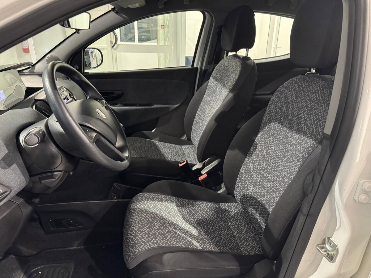 Lancia Ypsilon 1.0 FireFly 5 porte S&S Hybrid Ecochic Silver (8)