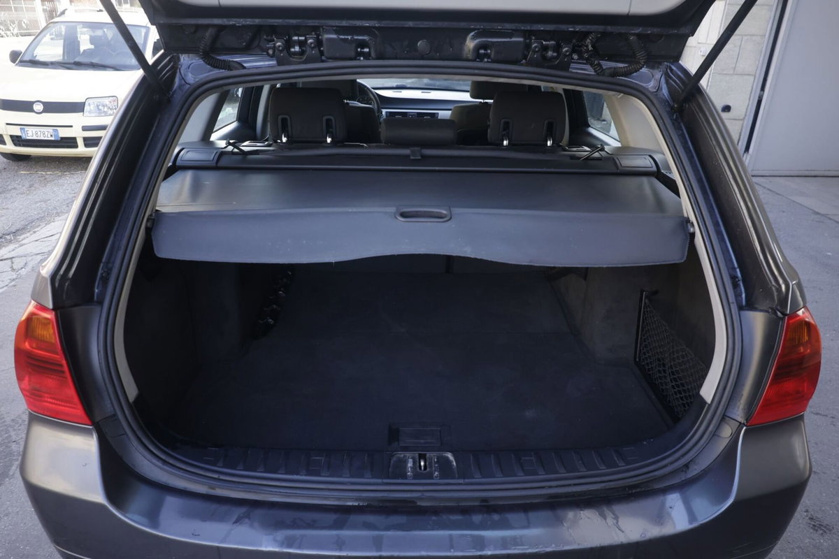 BMW Serie 3 Touring 320d cat  MSport (18)