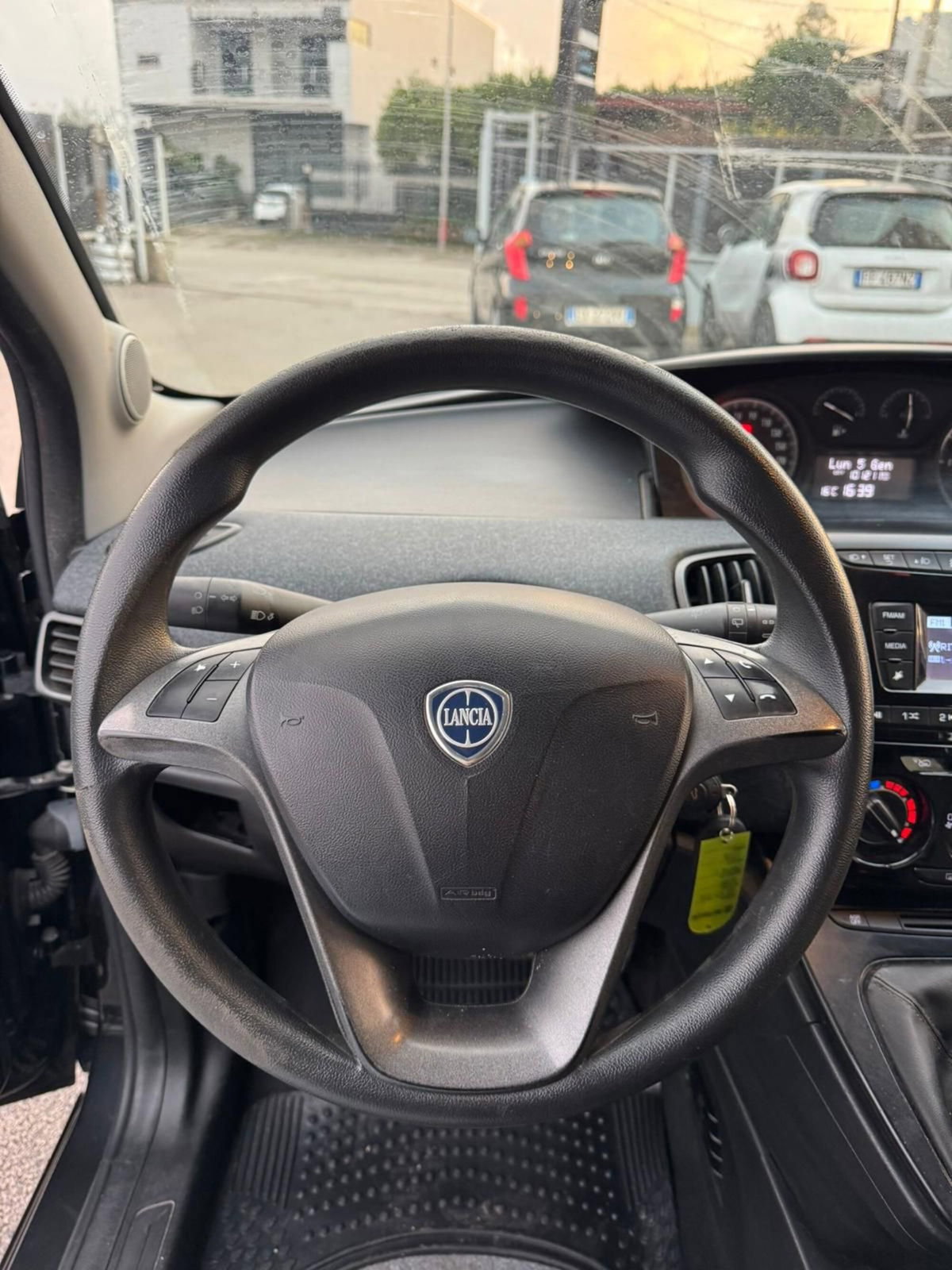 Lancia Ypsilon 1.2 69 CV 5 porte S&S Elefantino Blu (7)