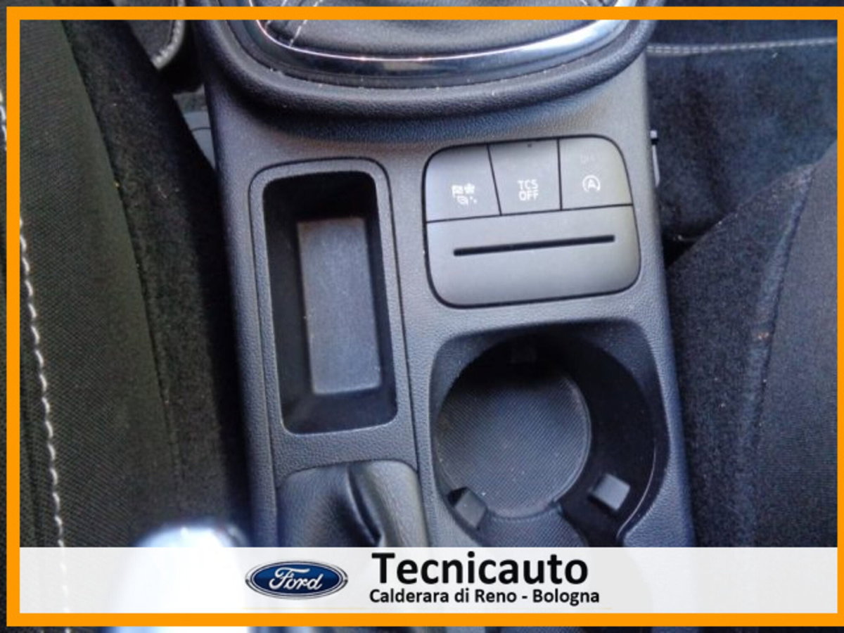 Ford Fiesta 1.1 75 CV GPL 5 porte (17)