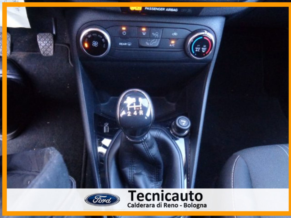 Ford Fiesta 1.1 75 CV GPL 5 porte (18)
