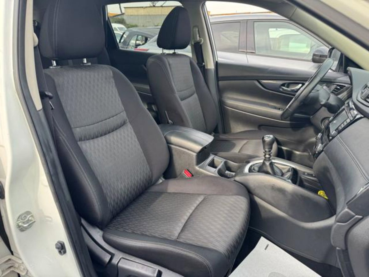 Nissan X-Trail 1.6 DIG-T 2WD Tekna (10)
