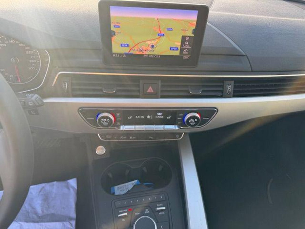 Audi A4 Avant 2.0 TDI 150 CV Business (10)