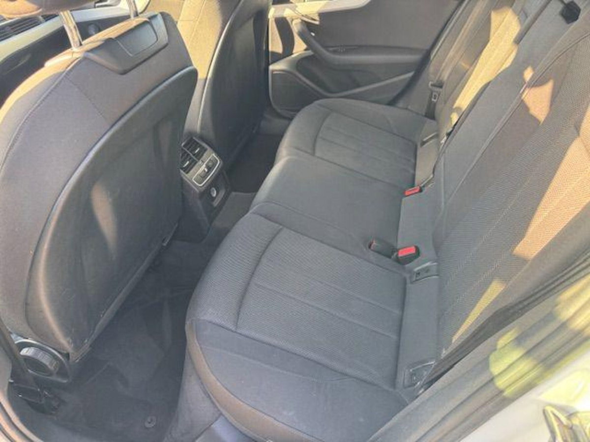Audi A4 Avant 2.0 TDI 150 CV Business (16)
