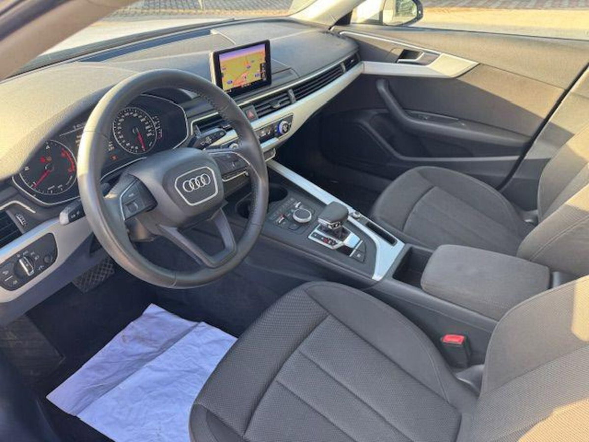 Audi A4 Avant 2.0 TDI 150 CV Business (7)