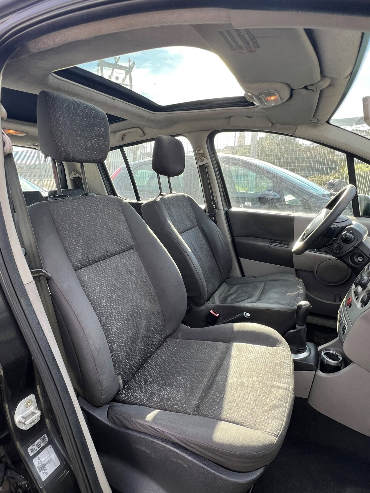 Renault Modus 1.5 dCi 82CV Luxe Privilège (8)