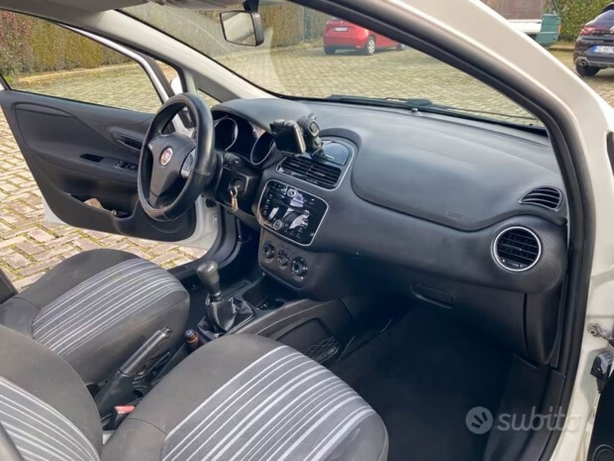 Fiat Punto Evo 1.3 Mjt 95 CV DPF 3 porte S&S Dualogic Dynamic (13)